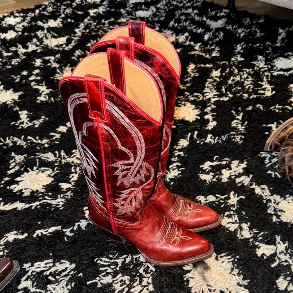 Idyllwind Red Heeled Boots with Intricate Stitching